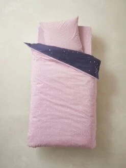 Parure Housse De Couette + Taie D'oreiller Avec Détails Phosphorescents MISS CONSTELLATION Marine / Parme - Vertbaudet 13 Parure Housse De Couette + Taie D'oreiller Avec Détails Phosphorescents MISS CONSTELLATION Marine / Parme - Vertbaudet -Produits Pour Bébé Soldes parure housse de couette taie doreiller avec details phosphorescents miss constellation 5